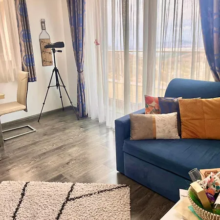 Panoramic Loft-large Terrace-free Garage شقة
